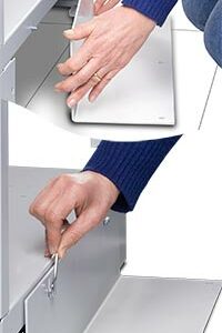 Dispositivo antiribaltamento per armadi Rack - immagine 1