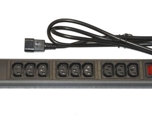 Barra PDU 19" 9 prese IEC C13 - immagine 1